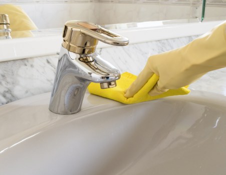 Cleaning a commercial building exterior in Kentishtown